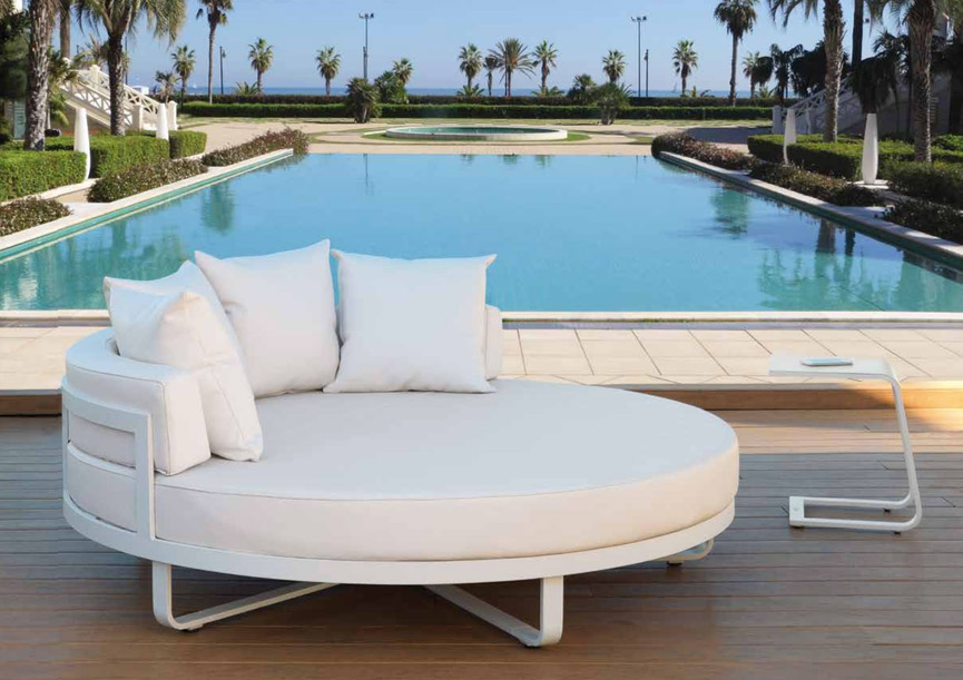 Nerja Outdoor Daybed Furniture, Round Daybed Outdoor Furniture